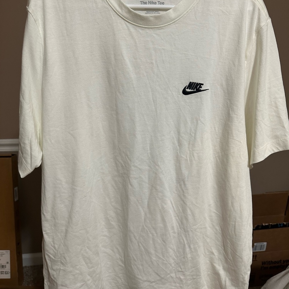 Nike White Short Sleeve Tee with Iconic Swoosh